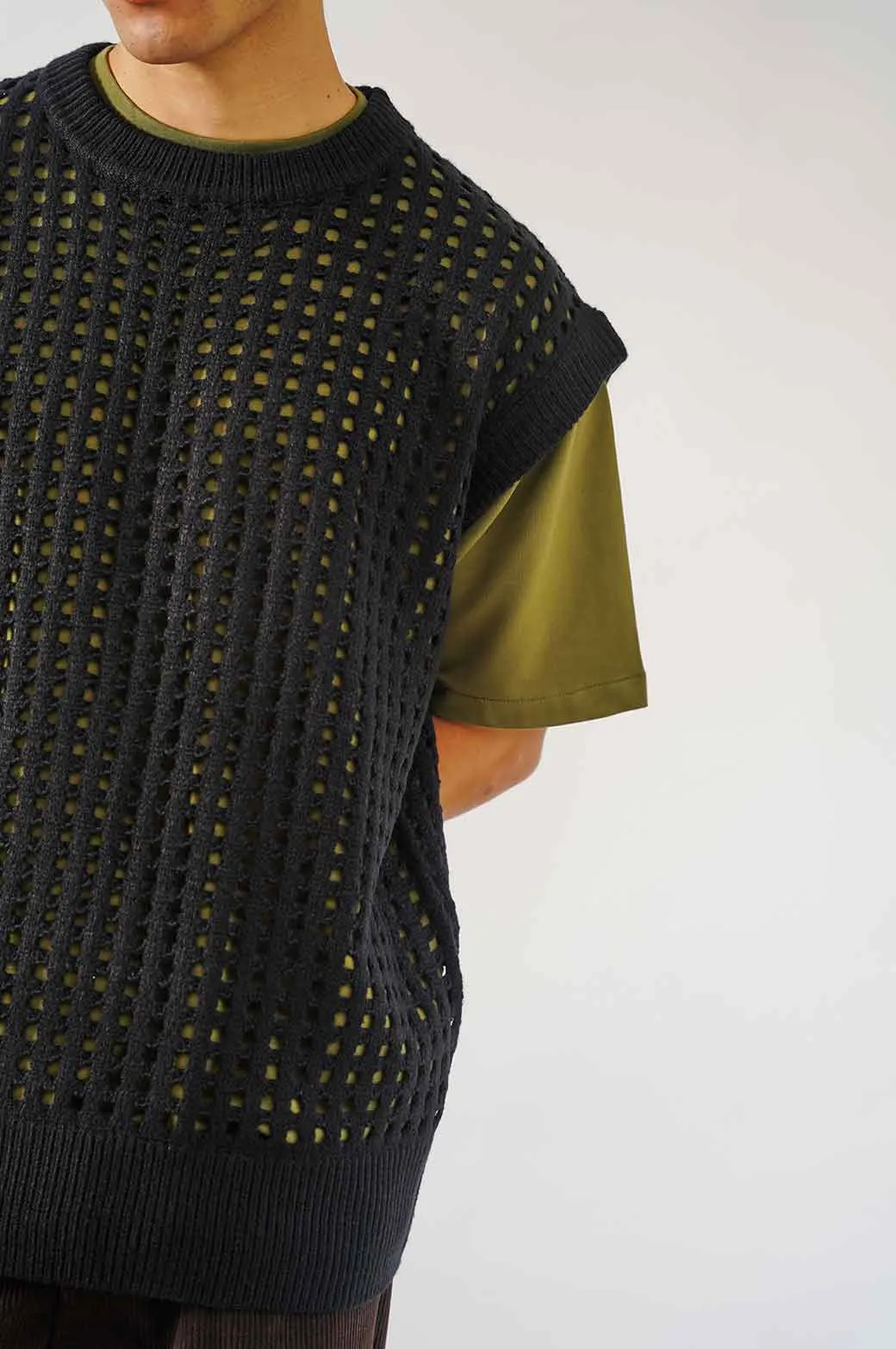 RELAXED MESH VEST